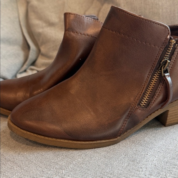 Time and Tru Dark Brown Ankle Booties - Picture 4 of 5